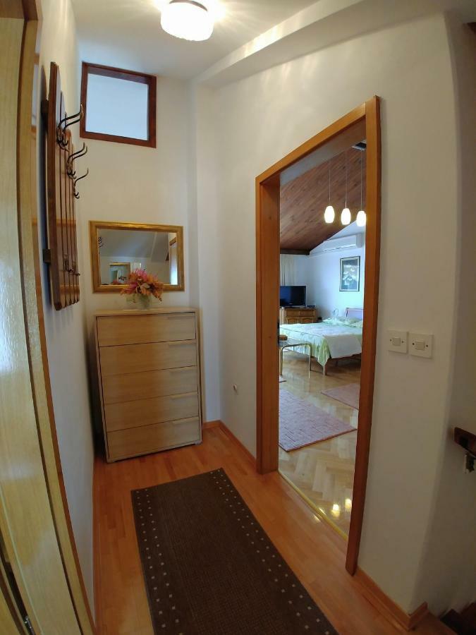 Penthouse Studio With Sea View Makarska Bagian luar foto