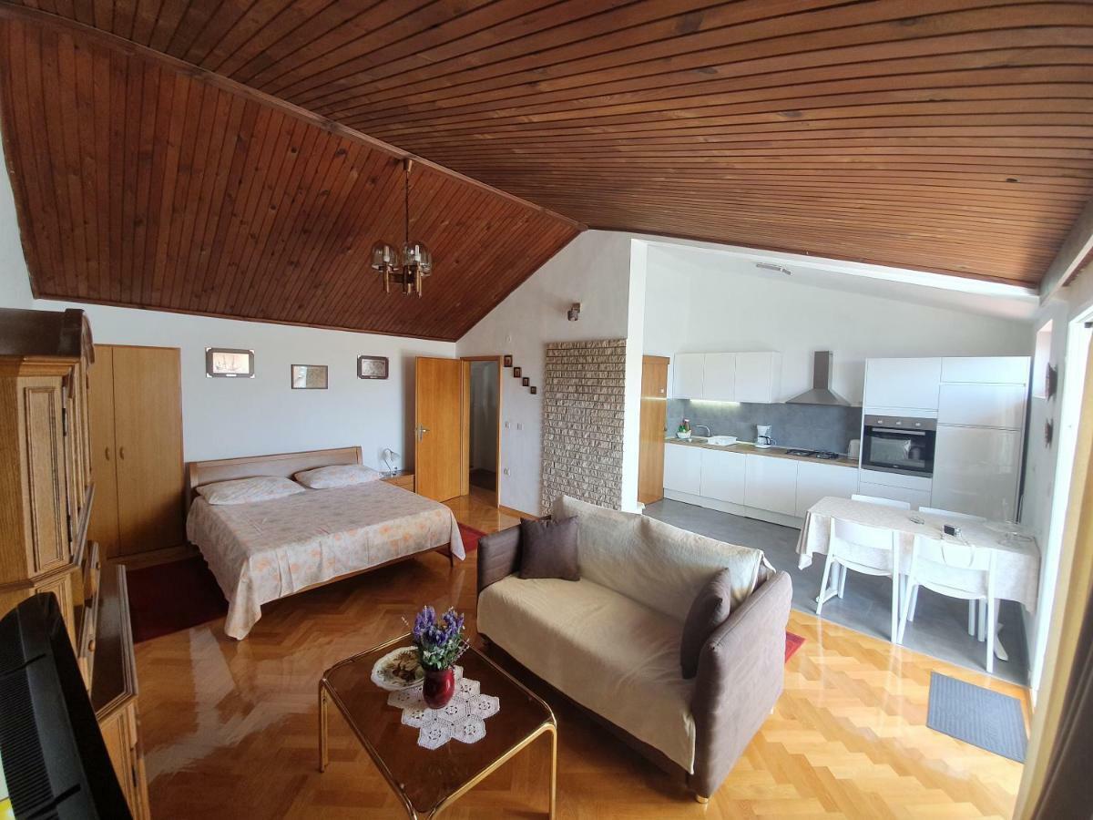 Penthouse Studio With Sea View Makarska Bagian luar foto